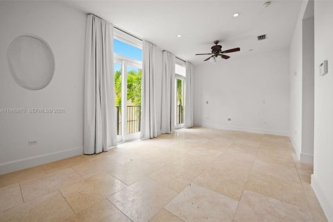 Townhouse in Coral Gables, Florida 4 bedrooms, 256.78 sq.m. № 2063910 - photo 13
