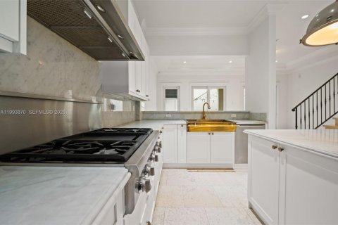 Townhouse in Coral Gables, Florida 4 bedrooms, 256.78 sq.m. № 2063910 - photo 9