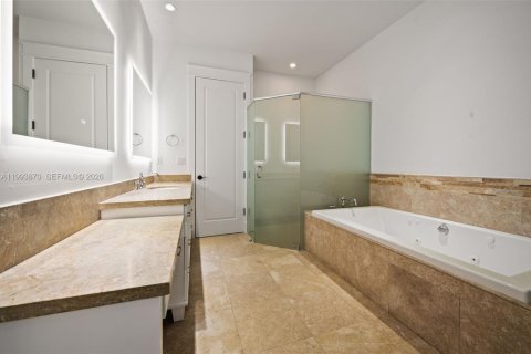Townhouse in Coral Gables, Florida 4 bedrooms, 256.78 sq.m. № 2063910 - photo 15