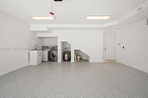 Townhouse in Coral Gables, Florida 4 bedrooms, 256.78 sq.m. № 2063910 - photo 28