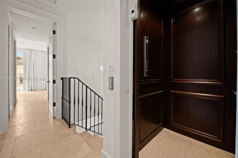 Townhouse in Coral Gables, Florida 4 bedrooms, 256.78 sq.m. № 2063910 - photo 11