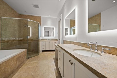 Townhouse in Coral Gables, Florida 4 bedrooms, 256.78 sq.m. № 2063910 - photo 14