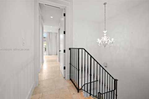 Townhouse in Coral Gables, Florida 4 bedrooms, 256.78 sq.m. № 2063910 - photo 12