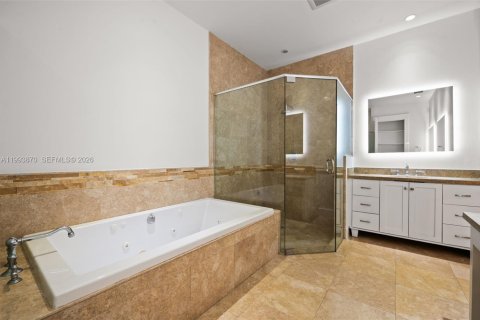 Townhouse in Coral Gables, Florida 4 bedrooms, 256.78 sq.m. № 2063910 - photo 16