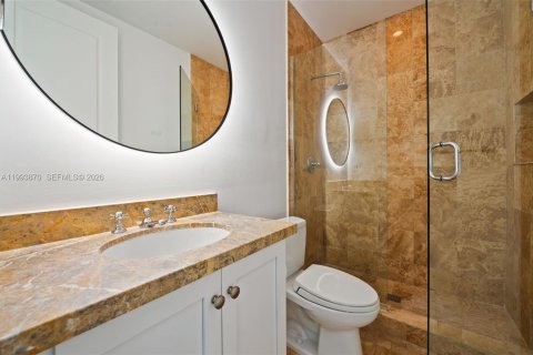 Townhouse in Coral Gables, Florida 4 bedrooms, 256.78 sq.m. № 2063910 - photo 21