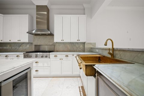 Townhouse in Coral Gables, Florida 4 bedrooms, 256.78 sq.m. № 2063910 - photo 8