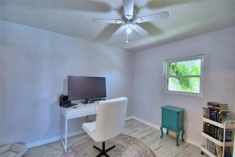 House in Winter Haven, Florida 3 bedrooms, 166.11 sq.m. № 1640201 - photo 19