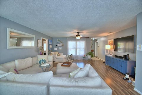 House in Winter Haven, Florida 3 bedrooms, 166.11 sq.m. № 1640201 - photo 12