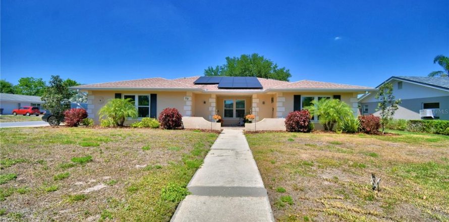 House in Winter Haven, Florida 3 bedrooms, 166.11 sq.m. № 1640201