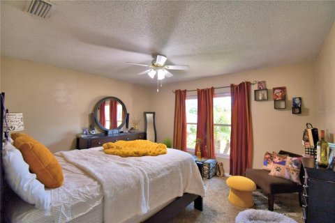 House in Winter Haven, Florida 3 bedrooms, 166.11 sq.m. № 1640201 - photo 23