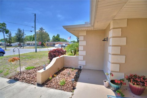 House in Winter Haven, Florida 3 bedrooms, 166.11 sq.m. № 1640201 - photo 6