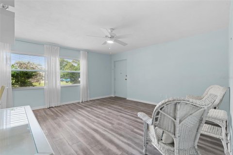Copropriété à louer à Saint Petersburg, Floride: 2 chambres, 79.43 m2 № 2110834 - photo 5