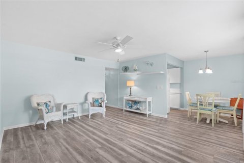 Copropriété à louer à Saint Petersburg, Floride: 2 chambres, 79.43 m2 № 2110834 - photo 4