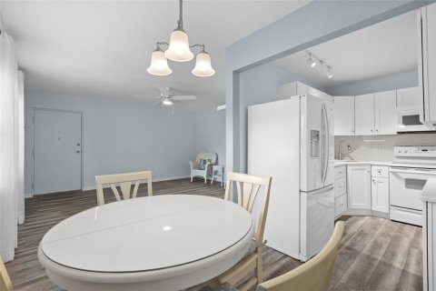 Copropriété à louer à Saint Petersburg, Floride: 2 chambres, 79.43 m2 № 2110834 - photo 6