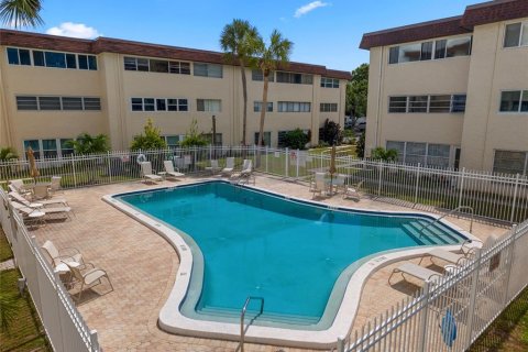 Copropriété à louer à Saint Petersburg, Floride: 2 chambres, 79.43 m2 № 2110834 - photo 20