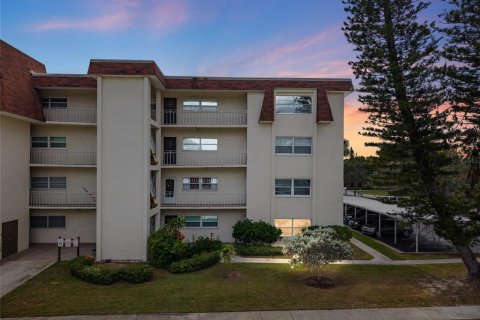 Copropriété à louer à Saint Petersburg, Floride: 2 chambres, 79.43 m2 № 2110834 - photo 2