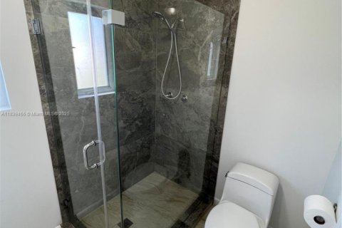 House in Hollywood, Florida 2 bedrooms, 66.89 sq.m. № 1849212 - photo 14
