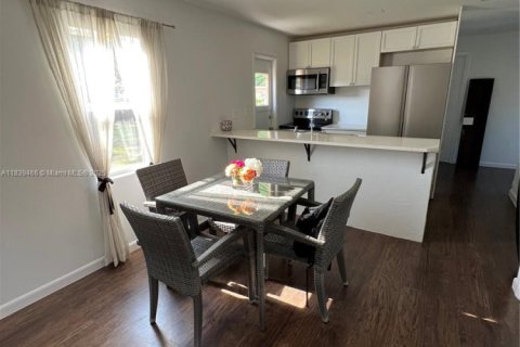 House in Hollywood, Florida 2 bedrooms, 66.89 sq.m. № 1849212 - photo 7