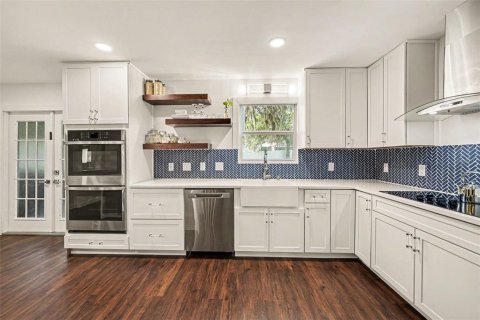 House in Kissimmee, Florida 3 bedrooms, 223.89 sq.m. № 2287559 - photo 5