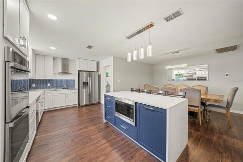House in Kissimmee, Florida 3 bedrooms, 223.89 sq.m. № 2287559 - photo 6