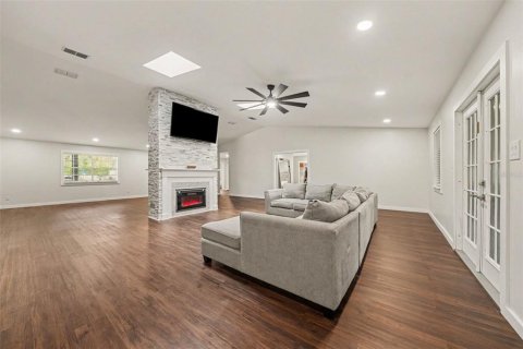 House in Kissimmee, Florida 3 bedrooms, 223.89 sq.m. № 2287559 - photo 13