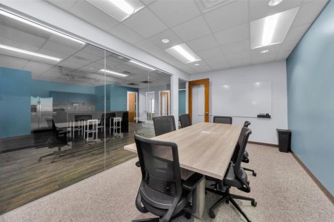 Propiedad comercial en alquiler en Largo, Florida, 3012.36 m2 № 1901259 - foto 4