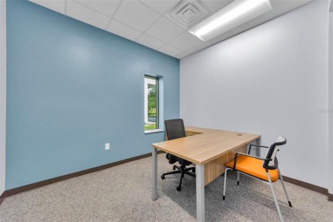 Propiedad comercial en alquiler en Largo, Florida, 3012.36 m2 № 1901259 - foto 7