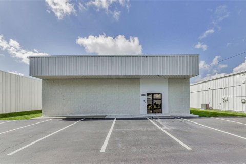 Propiedad comercial en alquiler en Largo, Florida, 3012.36 m2 № 1901259 - foto 24