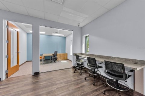 Propiedad comercial en alquiler en Largo, Florida, 3012.36 m2 № 1901259 - foto 6