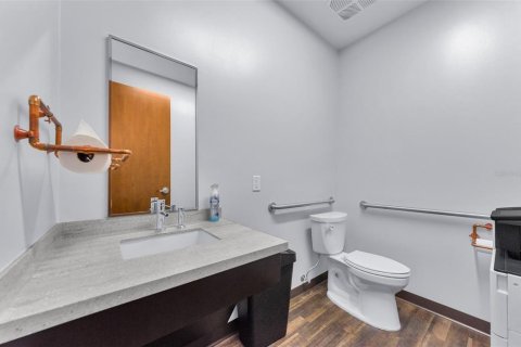 Propiedad comercial en alquiler en Largo, Florida, 3012.36 m2 № 1901259 - foto 12