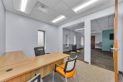 Propiedad comercial en alquiler en Largo, Florida, 3012.36 m2 № 1901259 - foto 5