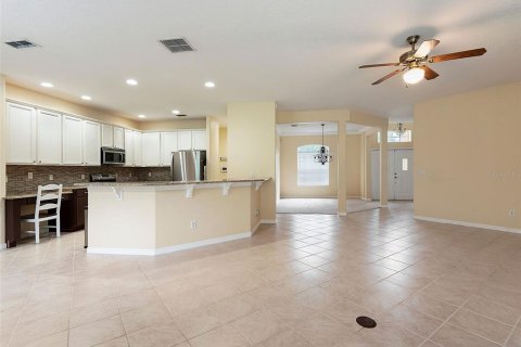 House in Apopka, Florida 5 bedrooms, 338.16 sq.m. № 1822665 - photo 14