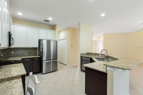 House in Apopka, Florida 5 bedrooms, 338.16 sq.m. № 1822665 - photo 15