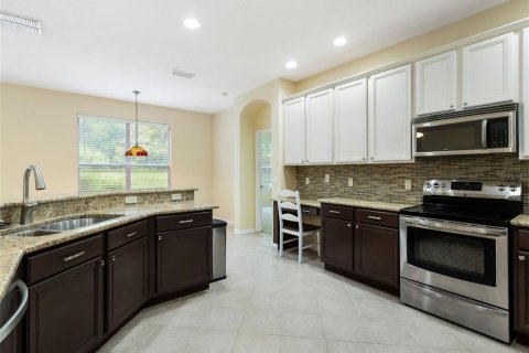 House in Apopka, Florida 5 bedrooms, 338.16 sq.m. № 1822665 - photo 16