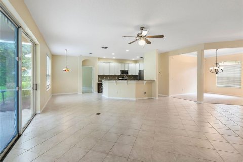 House in Apopka, Florida 5 bedrooms, 338.16 sq.m. № 1822665 - photo 13