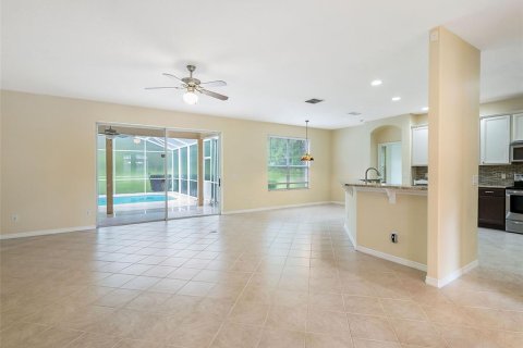 House in Apopka, Florida 5 bedrooms, 338.16 sq.m. № 1822665 - photo 12