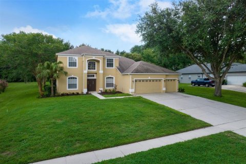 House in Apopka, Florida 5 bedrooms, 338.16 sq.m. № 1822665 - photo 2