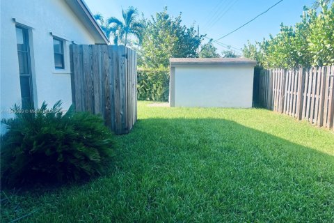 House in Cooper City, Florida 4 bedrooms, 166.02 sq.m. № 1852288 - photo 25