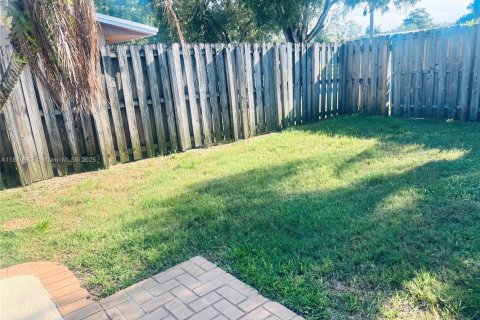 House in Cooper City, Florida 4 bedrooms, 166.02 sq.m. № 1852288 - photo 24
