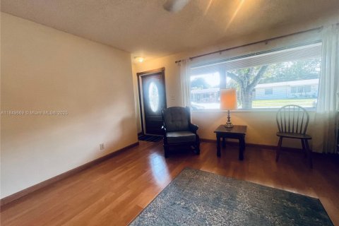 House in Cooper City, Florida 4 bedrooms, 166.02 sq.m. № 1852288 - photo 4