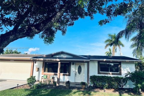 House in Cooper City, Florida 4 bedrooms, 166.02 sq.m. № 1852288 - photo 1