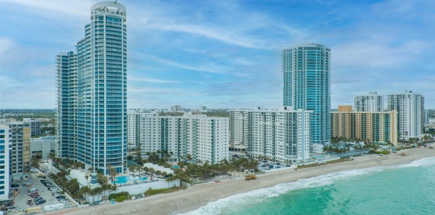 Condominio en Hollywood, Florida, 2 dormitorios № 1002853
