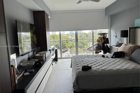 Condo in Miami, Florida, 2 bedrooms № 2066053 - photo 6
