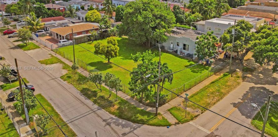 Land in Miami, Florida № 2033134