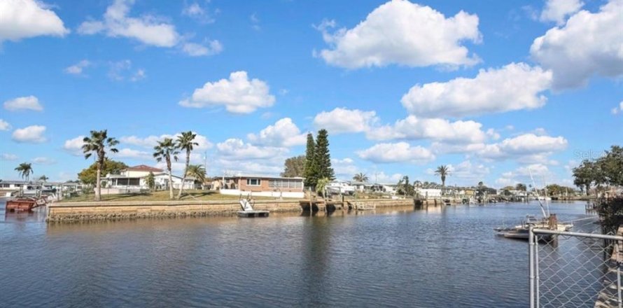 Apartamento en Hudson, Florida 2 dormitorios, 76.92 m2 № 2109086