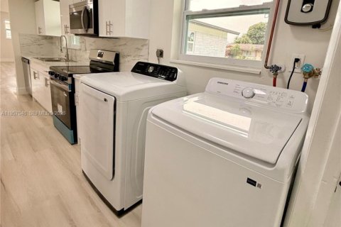 Villa ou maison à vendre à Lauderhill, Floride: 4 chambres, 212.37 m2 № 2011836 - photo 7