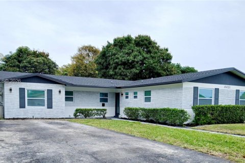 Villa ou maison à vendre à Lauderhill, Floride: 4 chambres, 212.37 m2 № 2011836 - photo 3