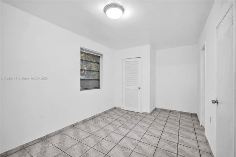 House in Miami, Florida 3 bedrooms, 82.87 sq.m. № 1887628 - photo 27