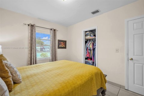 House in Miami, Florida 3 bedrooms, 82.87 sq.m. № 1887628 - photo 14