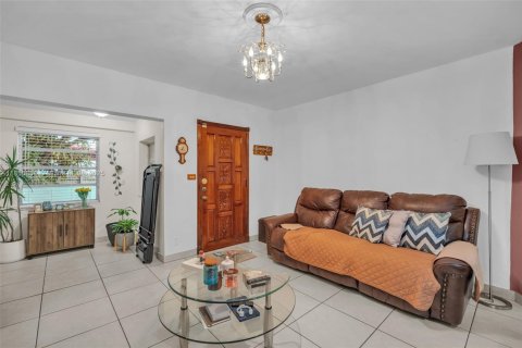 House in Miami, Florida 3 bedrooms, 82.87 sq.m. № 1887628 - photo 5
